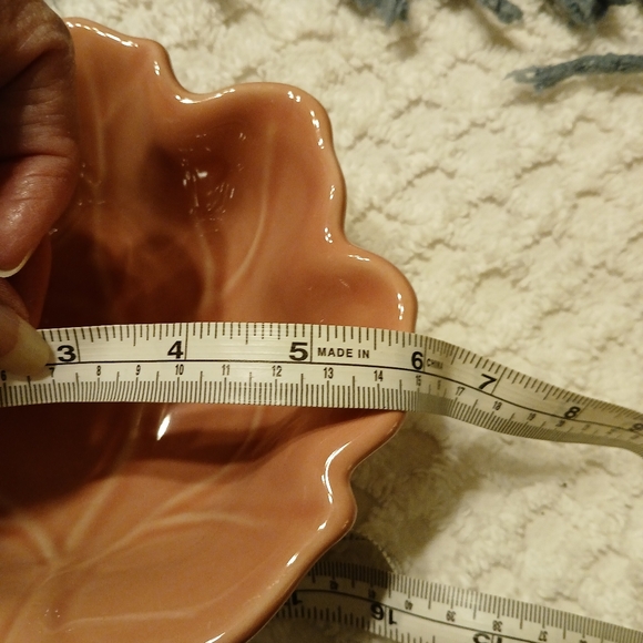 5 Beautiful Dusty Pink Leaf-Shaped Ceramic Bowls - Picture 8 of 9